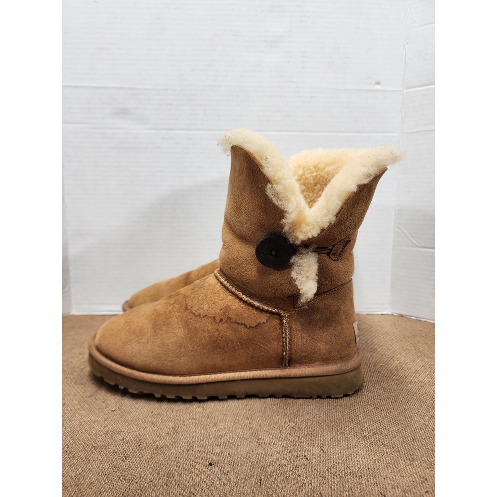 UGG Women's Bailey Button Brown Suede Sheepskin Shearling Boots Size 7